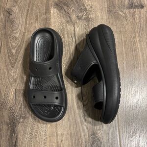 Crocs Unisex Classic Crush Sandal M4 / W6 Platform Slide Black Iconic Comfort
